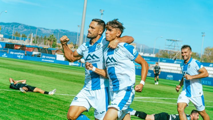 Adri Catalá abre el camino y Florin sentencia ante el Alcoyano (2–0)