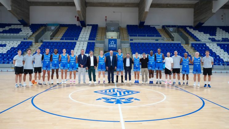 El alcalde, Jaime Martínez Llabrés, visita al Azulmarino Palma ante el inicio de su primera temporada en la Liga Femenina Endesa